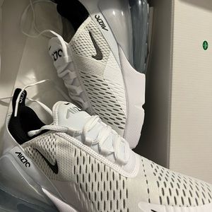 Christmas gift gone wrong. Never worn.